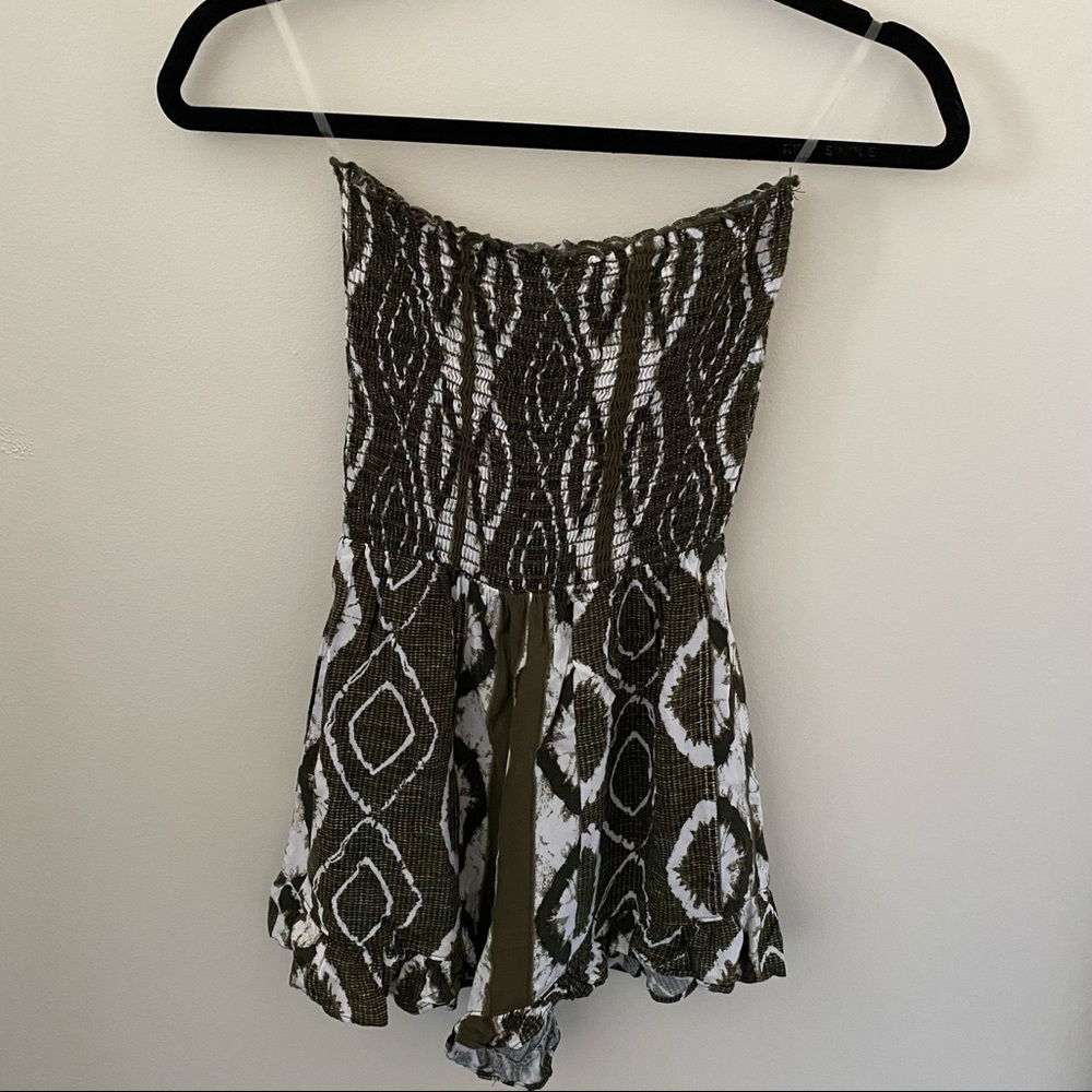 Strapless green romper